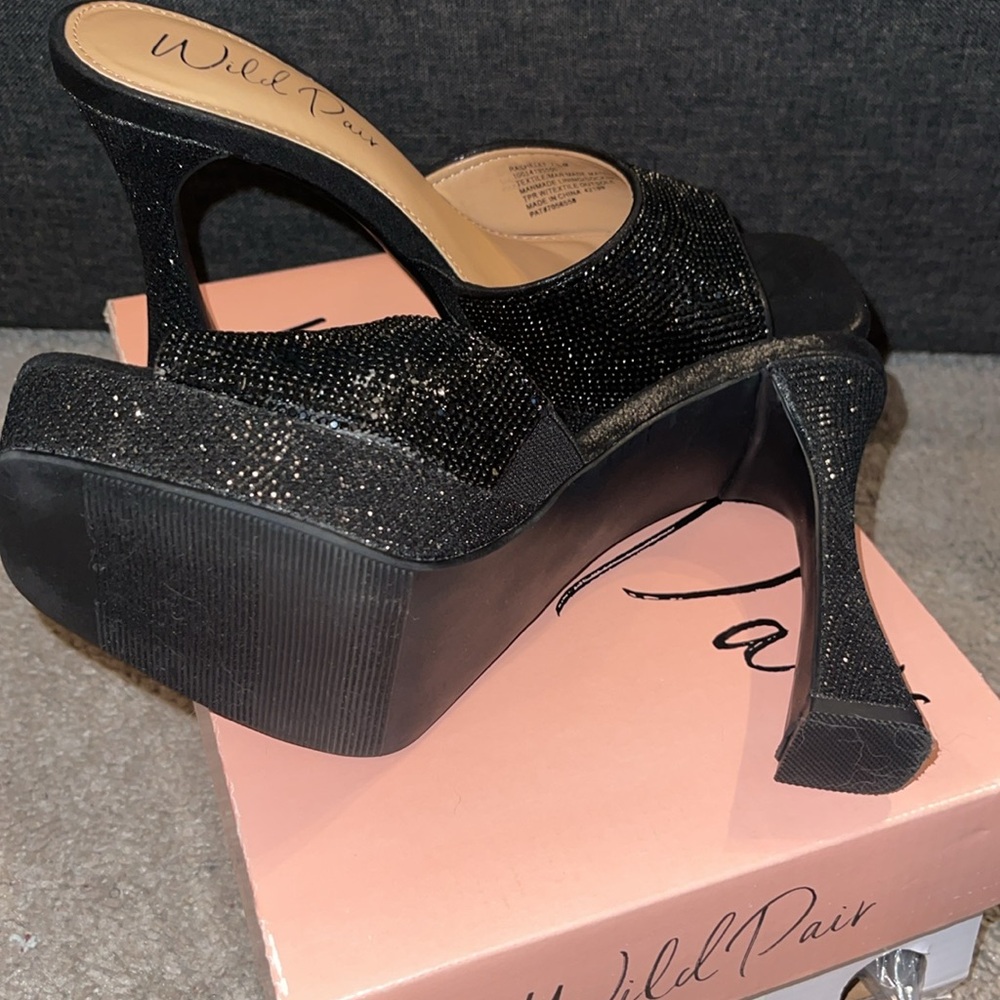 Black Heels - Picture 4 of 4